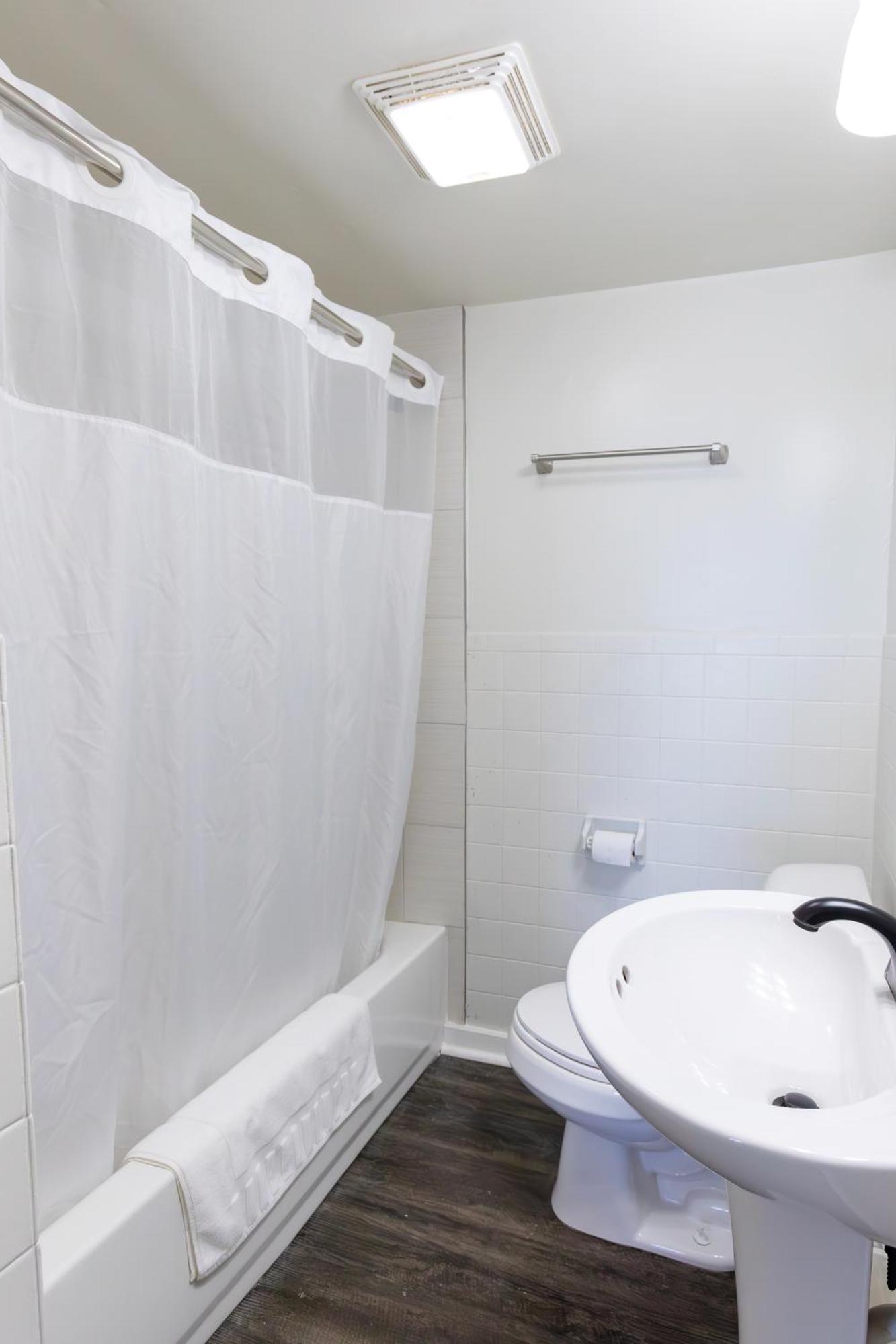 Anchor Bay Inn And Suites Sandusky Pokój zdjęcie